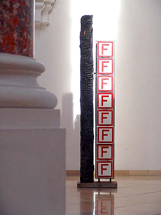 `Die Fabrik ist abgebrannt`, 1995, Höhe 218cm