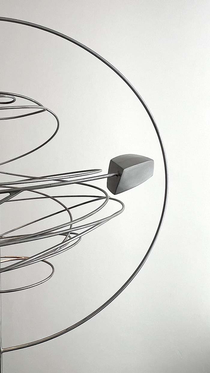 `cosmical prayer´ - Stahl, lackiert, Höhe 133 cm, 2024